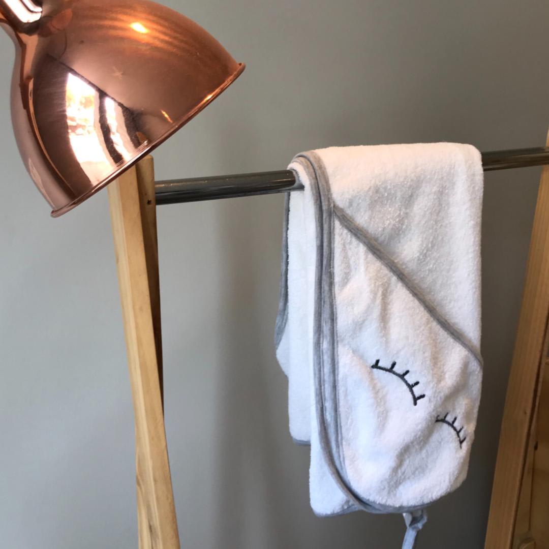 Preventa Toalla Delantal Gris con Gorro Algodón 100%